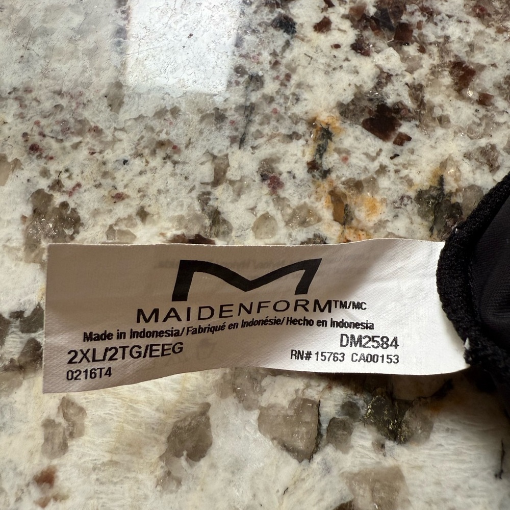 Maidenform Black Fitted Body Shaper/Tank Top - Picture 2 of 2